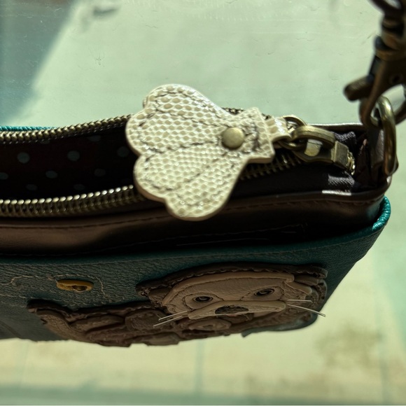 Turquoise Chala Crossbody Bag with Otter & Baby Design - Picture 3 of 10